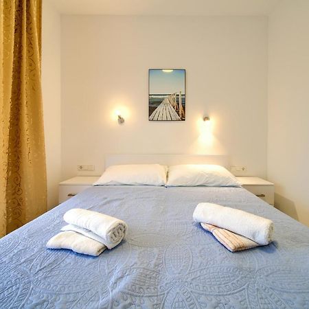 Apartmani Mara Matic Malinska Ngoại thất bức ảnh
