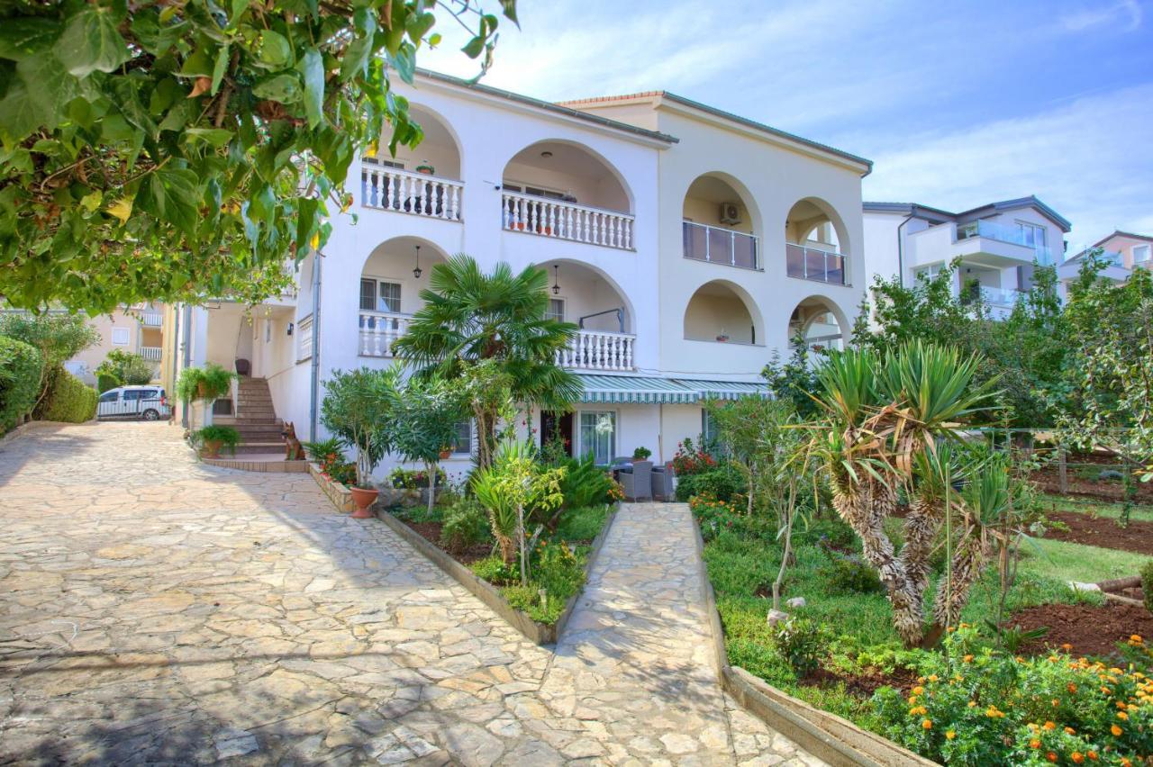 Apartmani Mara Matic Malinska Ngoại thất bức ảnh