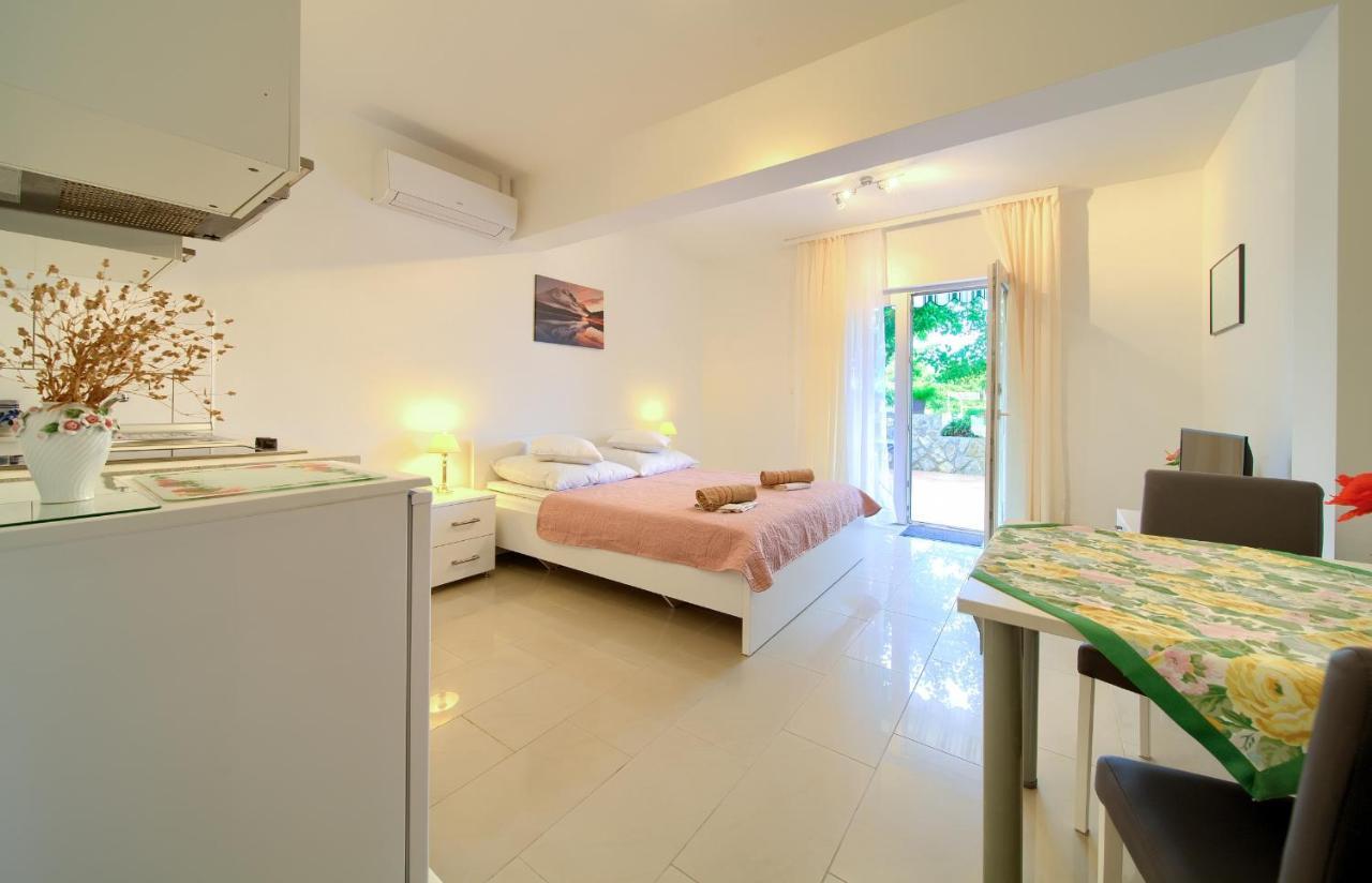 Apartmani Mara Matic Malinska Ngoại thất bức ảnh