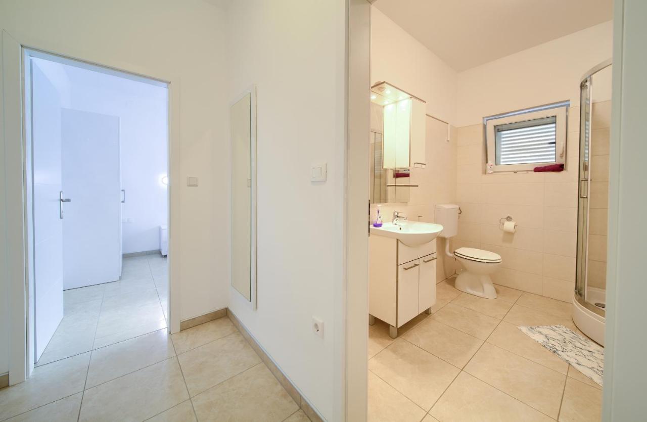 Apartmani Mara Matic Malinska Ngoại thất bức ảnh