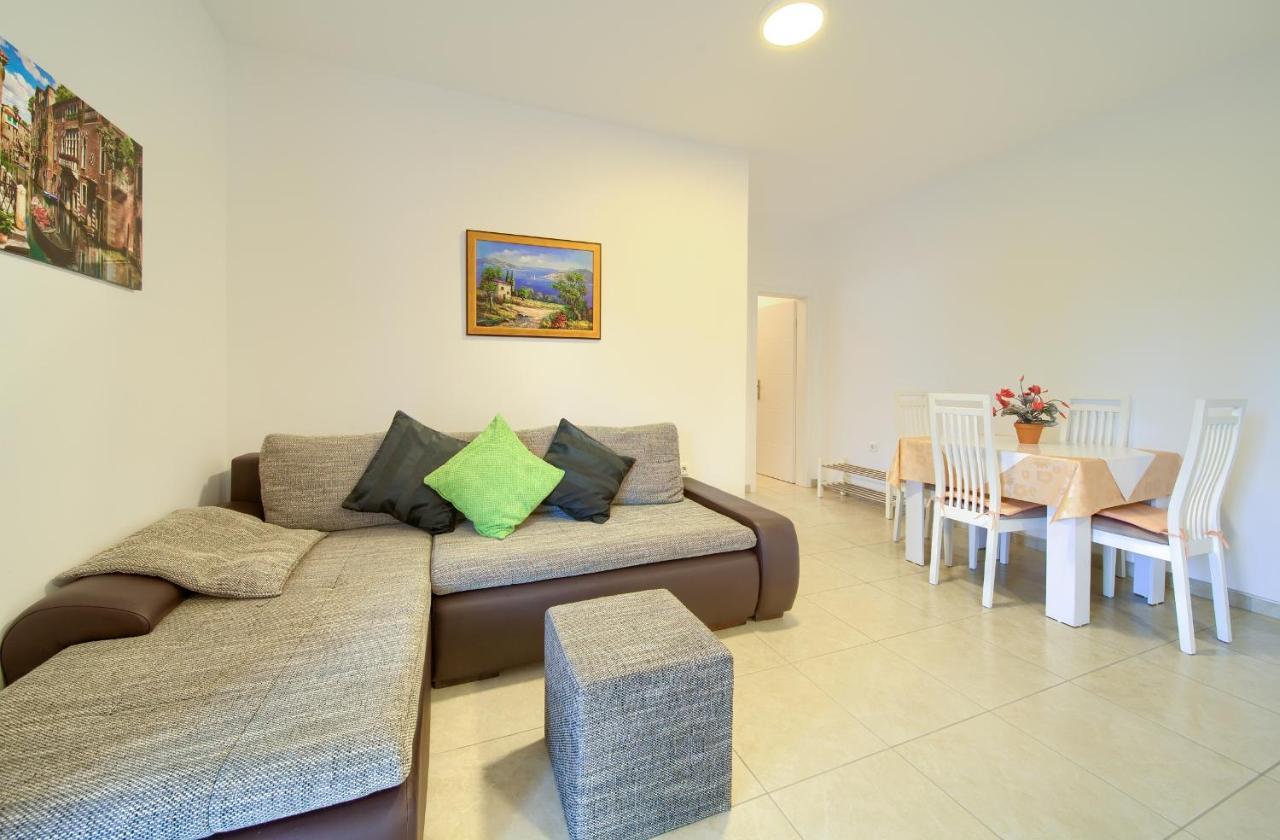 Apartmani Mara Matic Malinska Ngoại thất bức ảnh