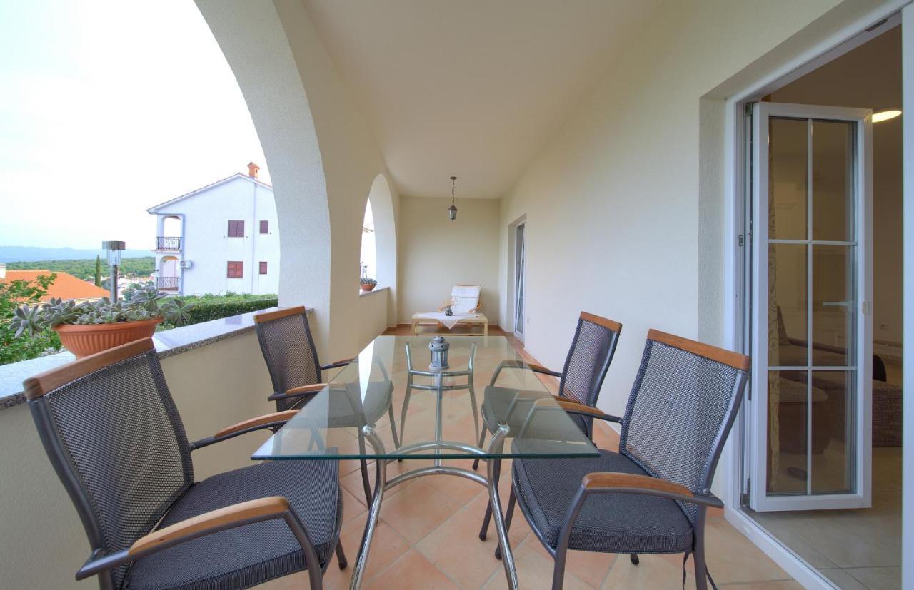 Apartmani Mara Matic Malinska Ngoại thất bức ảnh
