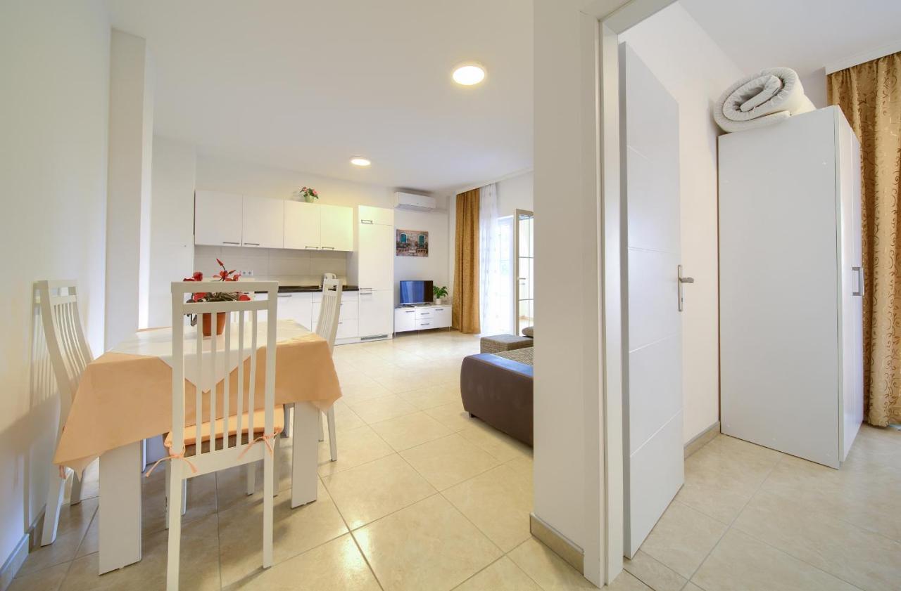 Apartmani Mara Matic Malinska Ngoại thất bức ảnh