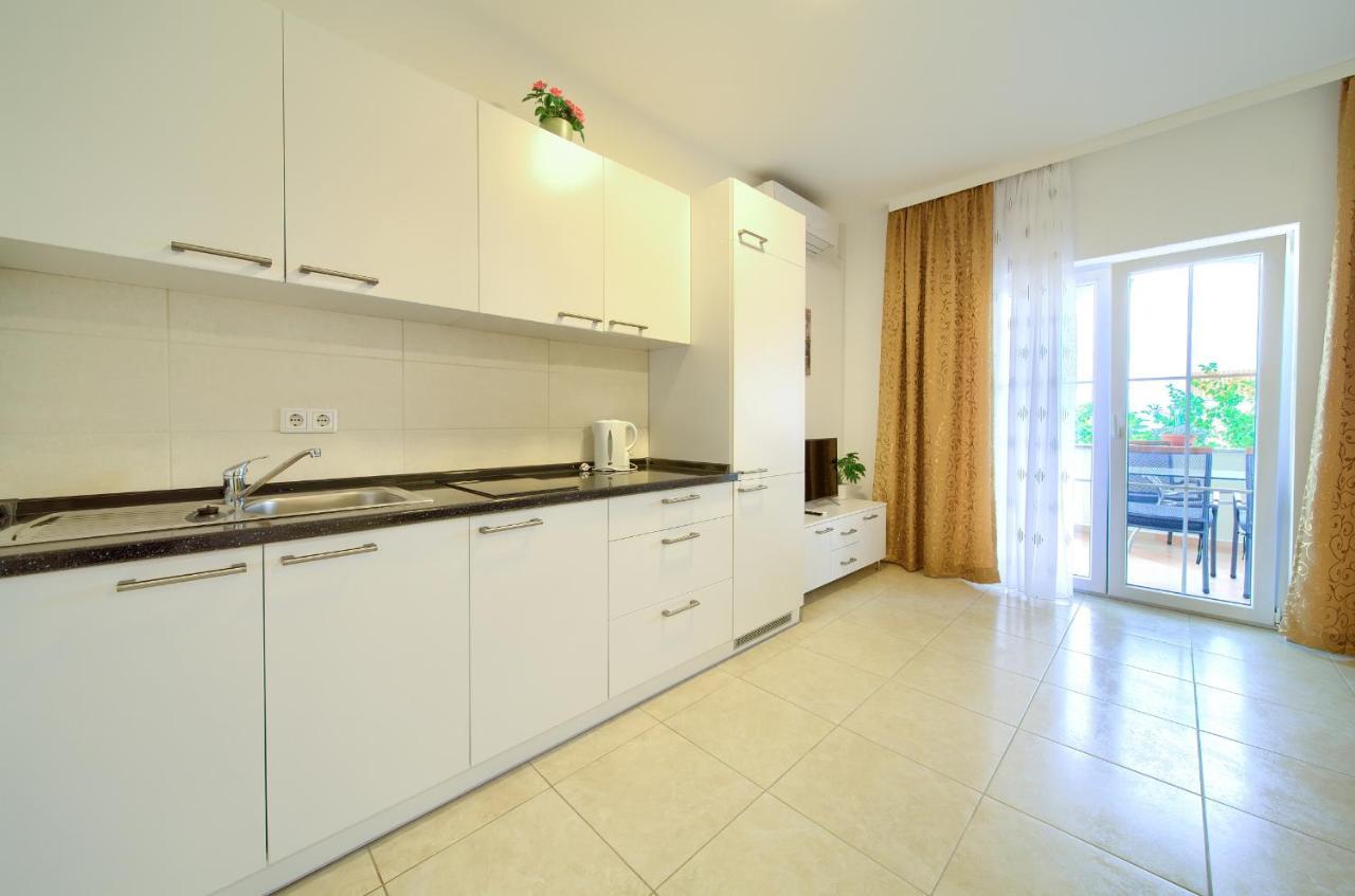 Apartmani Mara Matic Malinska Ngoại thất bức ảnh