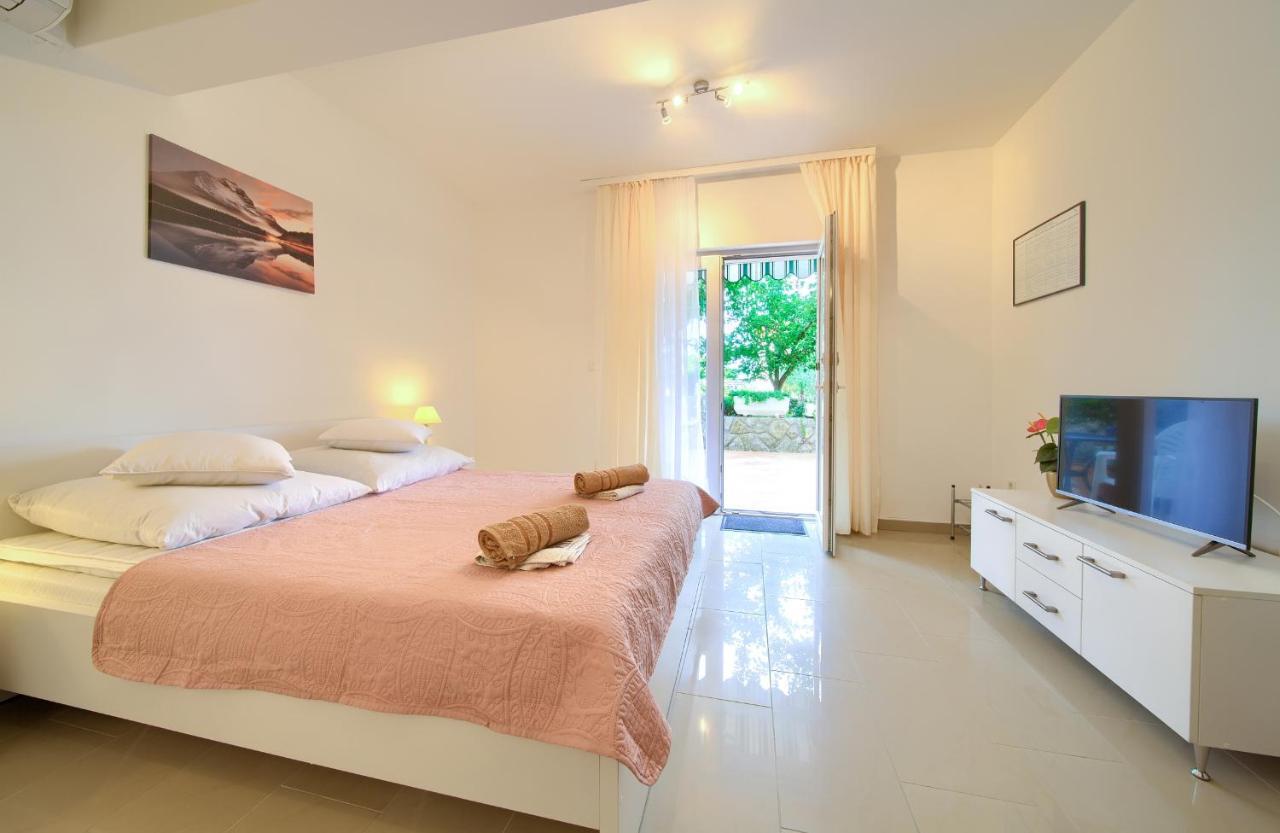 Apartmani Mara Matic Malinska Ngoại thất bức ảnh