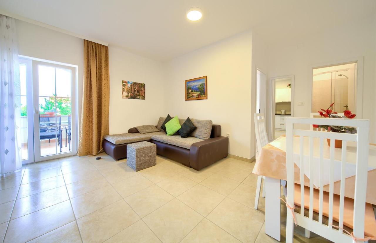 Apartmani Mara Matic Malinska Ngoại thất bức ảnh