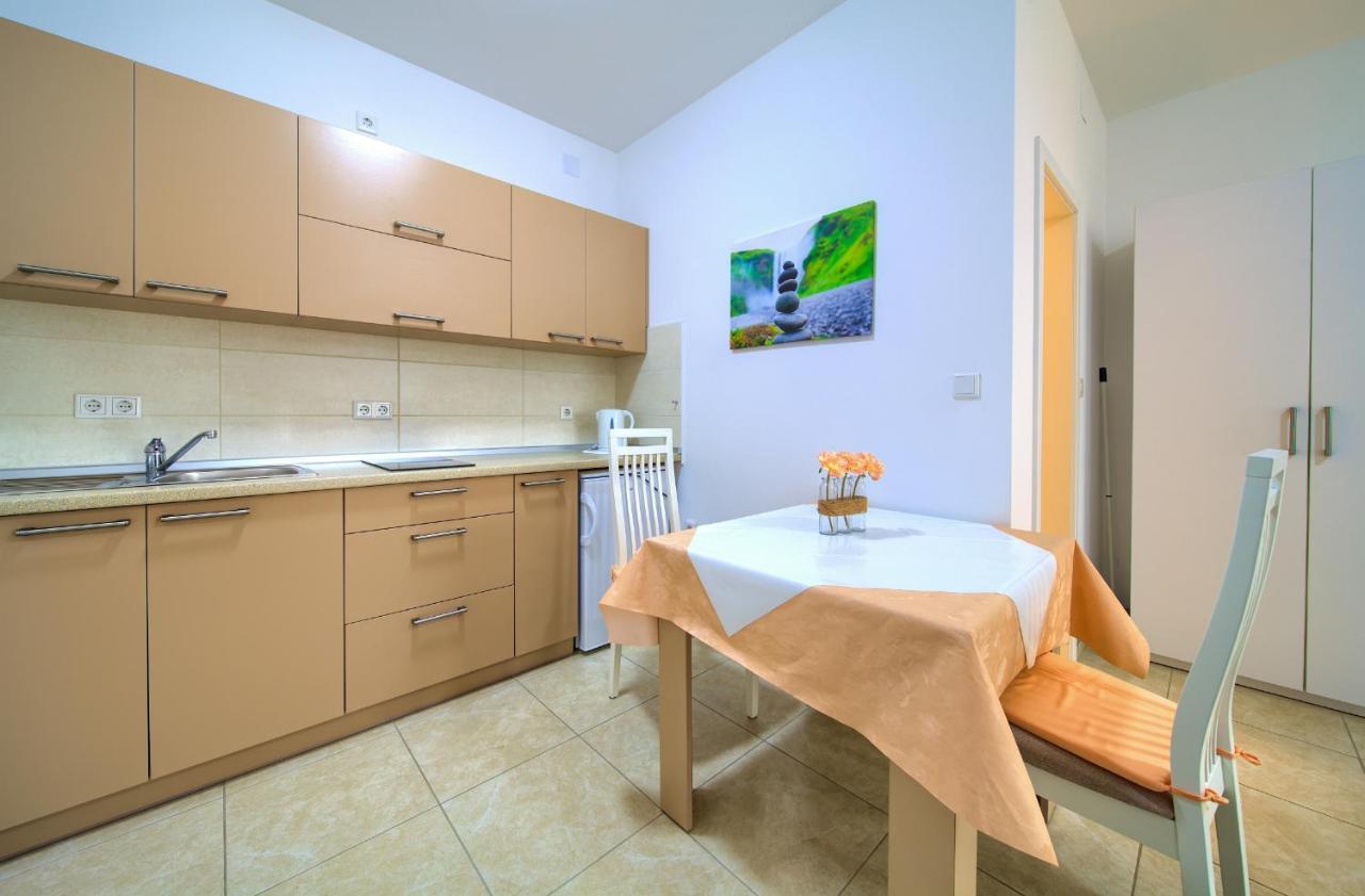 Apartmani Mara Matic Malinska Ngoại thất bức ảnh