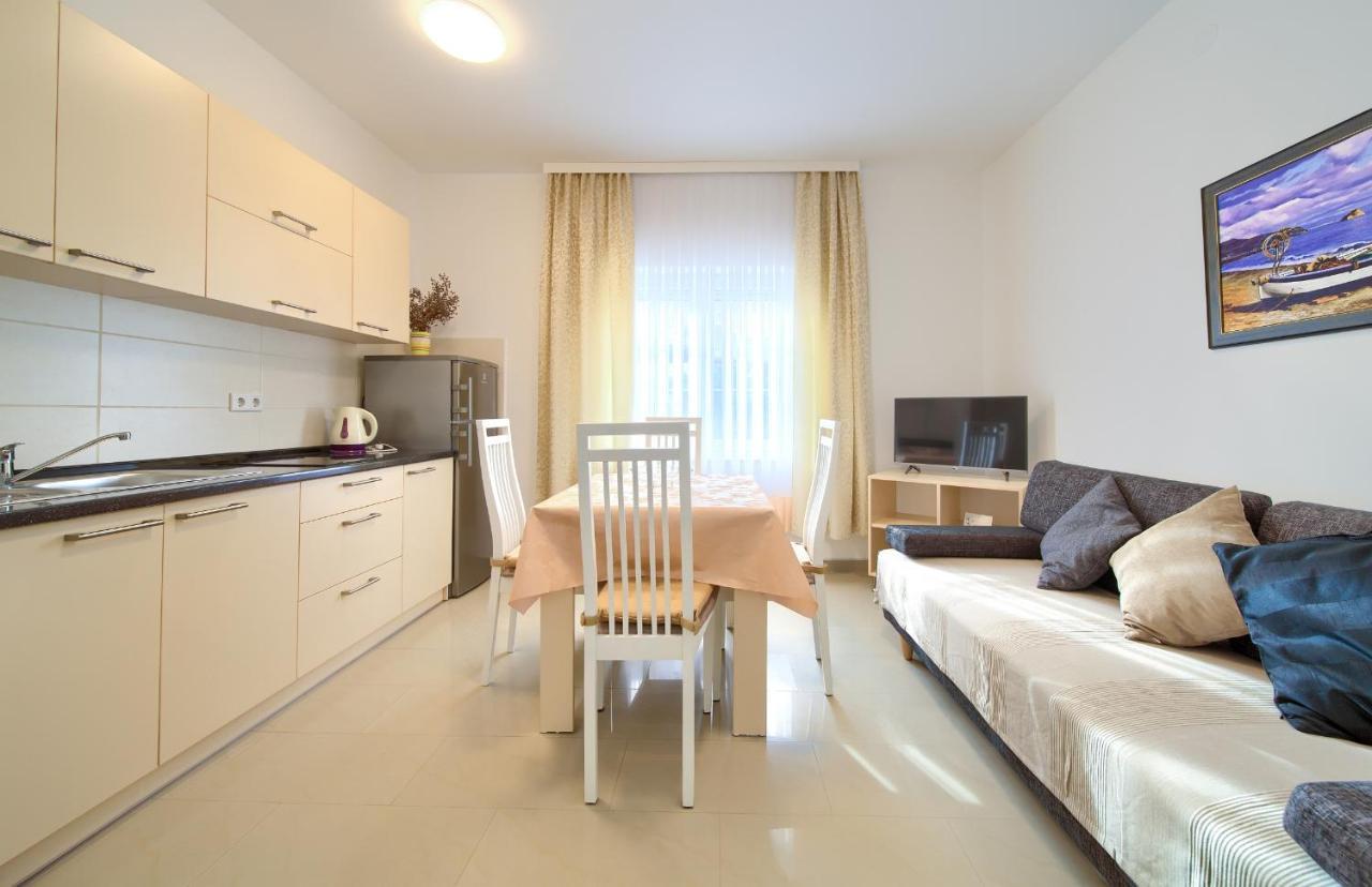 Apartmani Mara Matic Malinska Ngoại thất bức ảnh