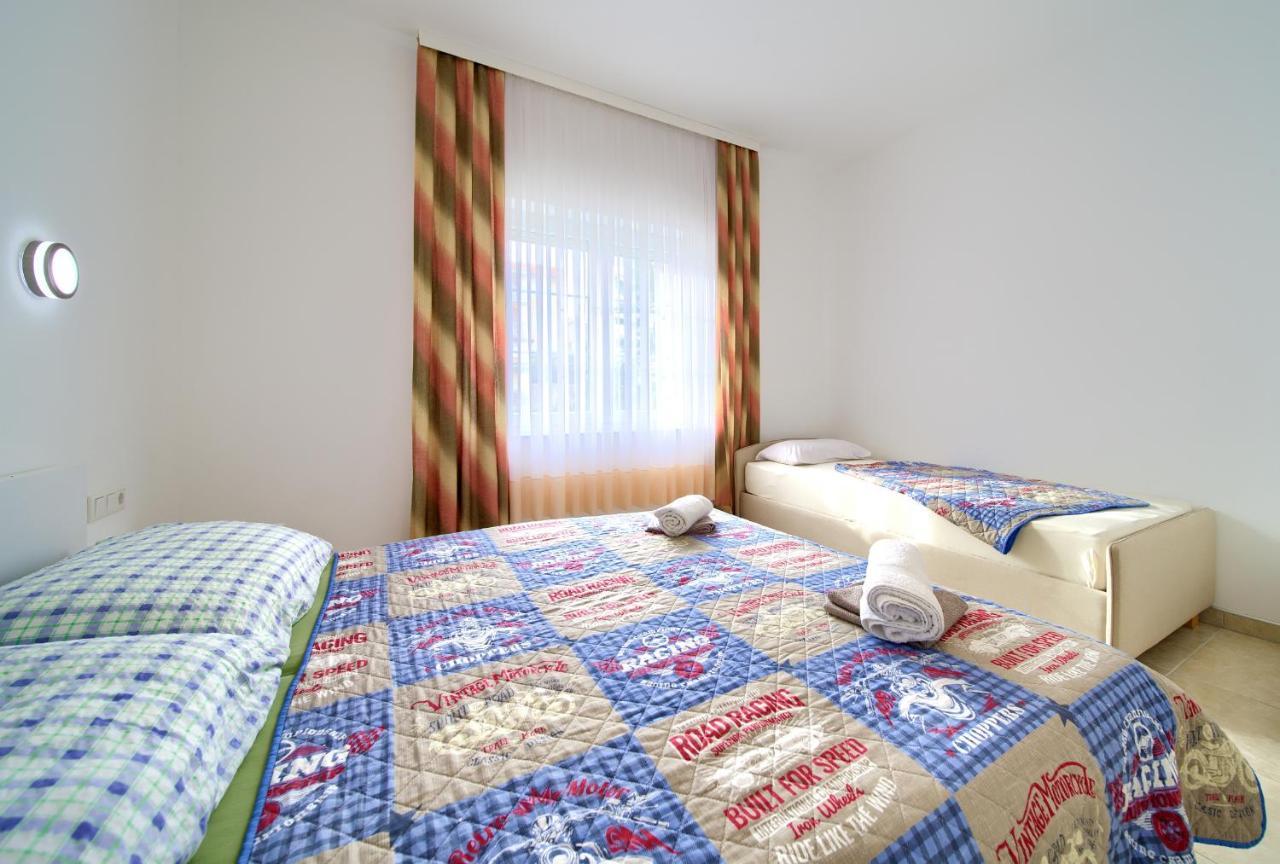 Apartmani Mara Matic Malinska Ngoại thất bức ảnh